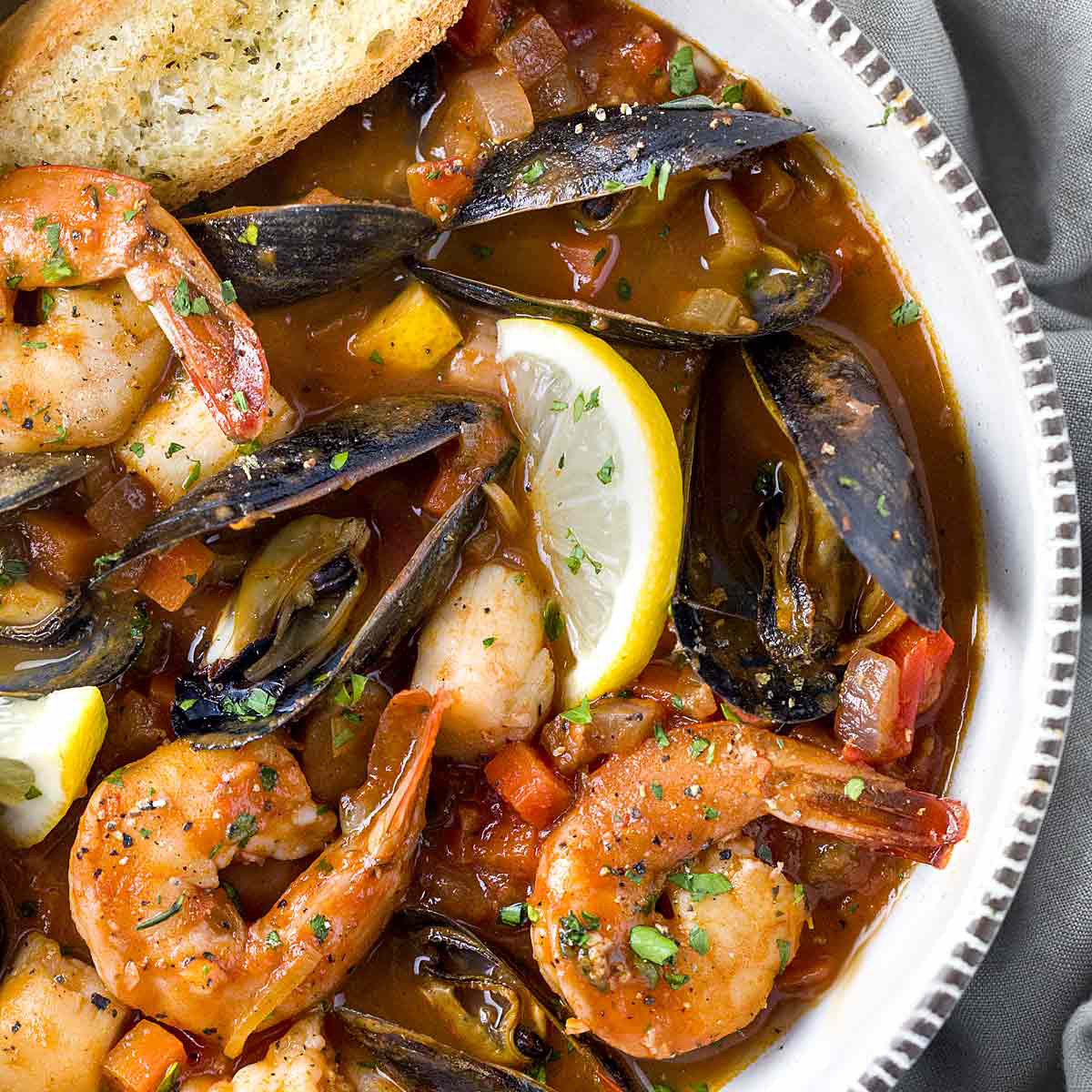 https://wholeyseafood.com/wp-content/uploads/2020/07/wholey_seafood_Cioppino_Style_Seafood_Stew-2.jpg